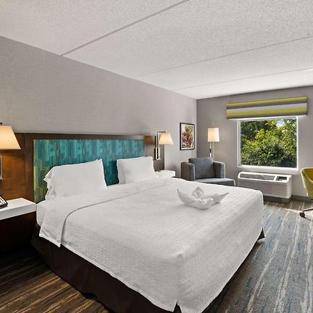 Hampton Inn & Suites Poughkeepsie Spackenkill Bagian luar foto