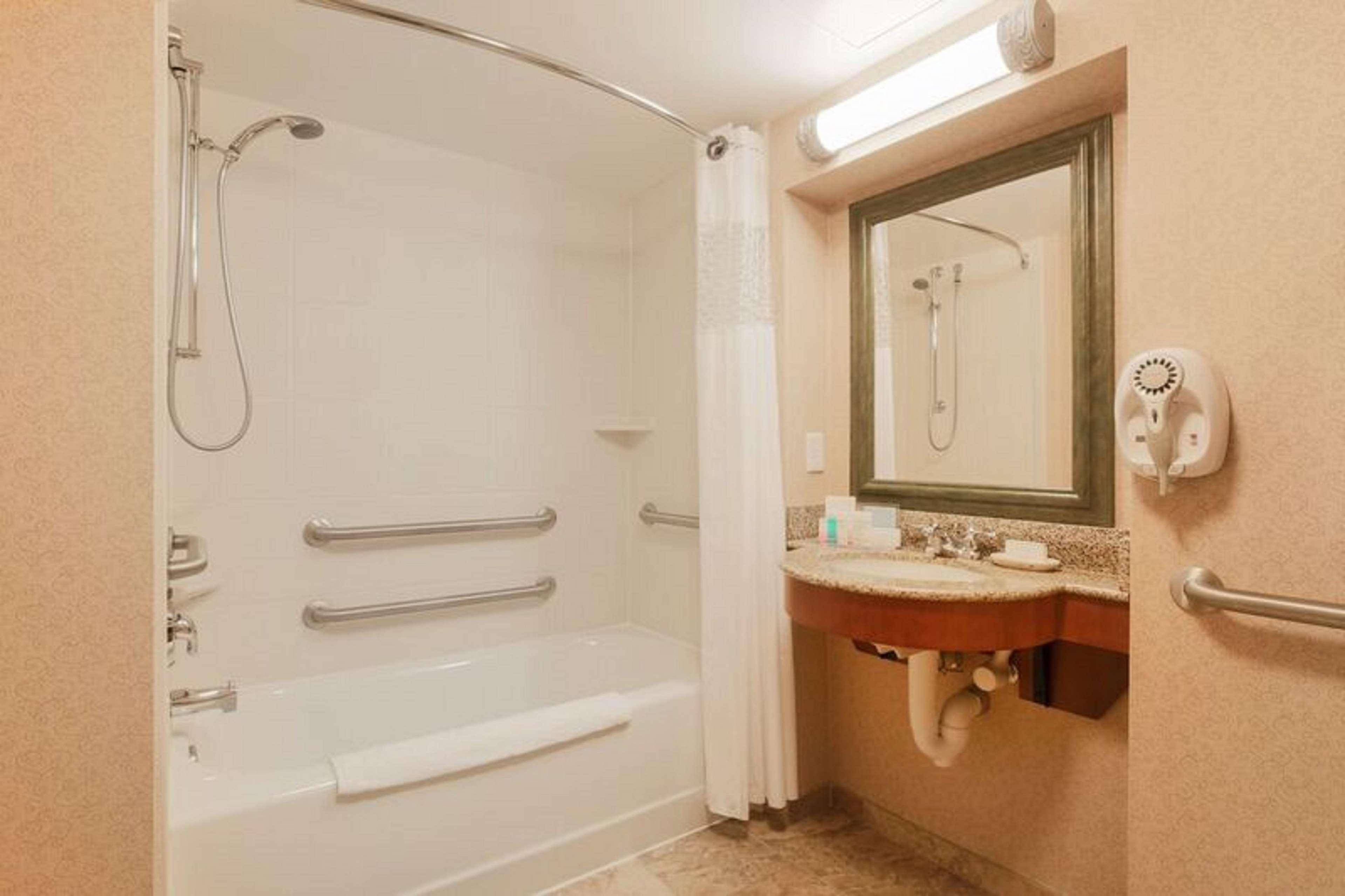 Hampton Inn & Suites Poughkeepsie Spackenkill Bagian luar foto