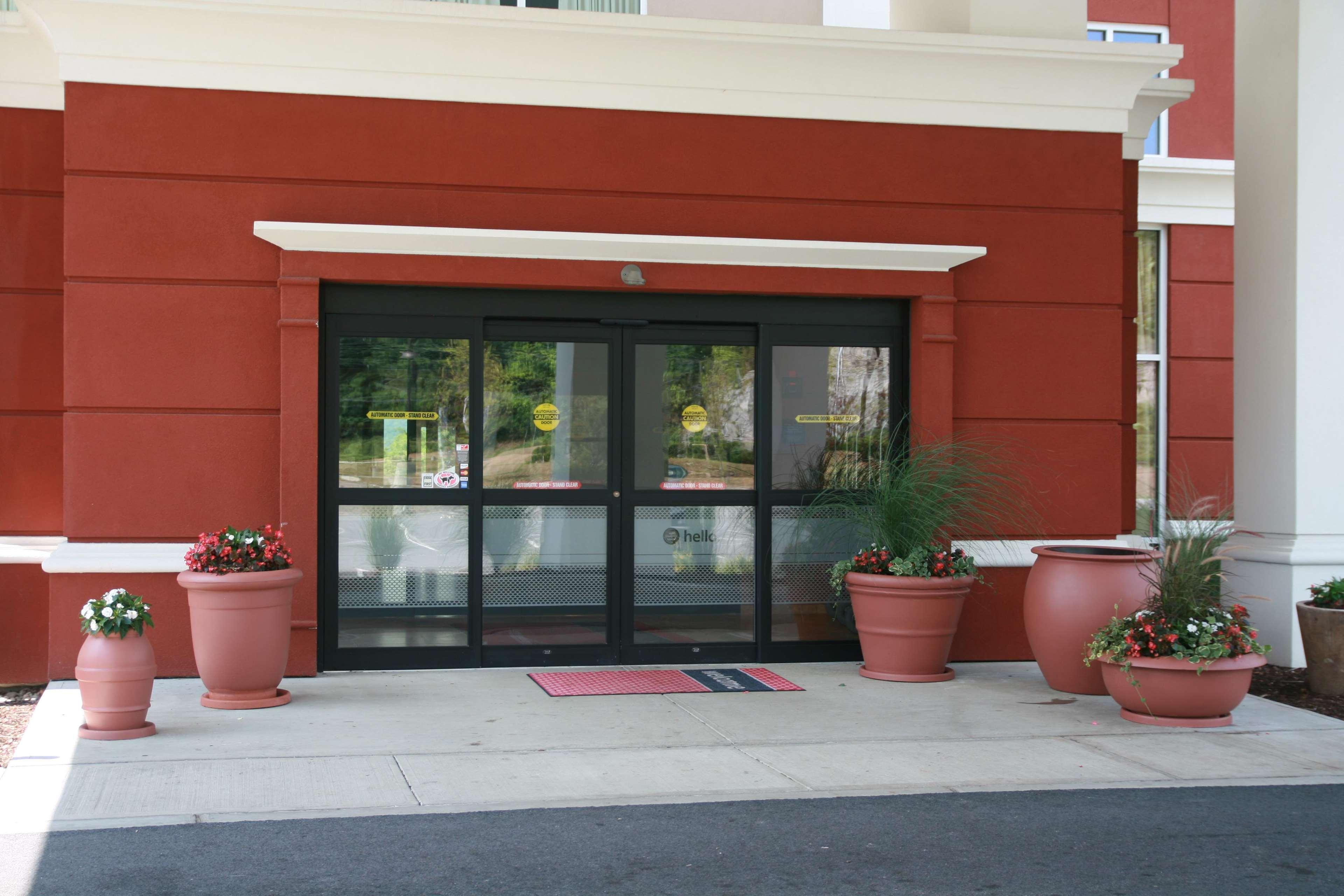 Hampton Inn & Suites Poughkeepsie Spackenkill Bagian luar foto