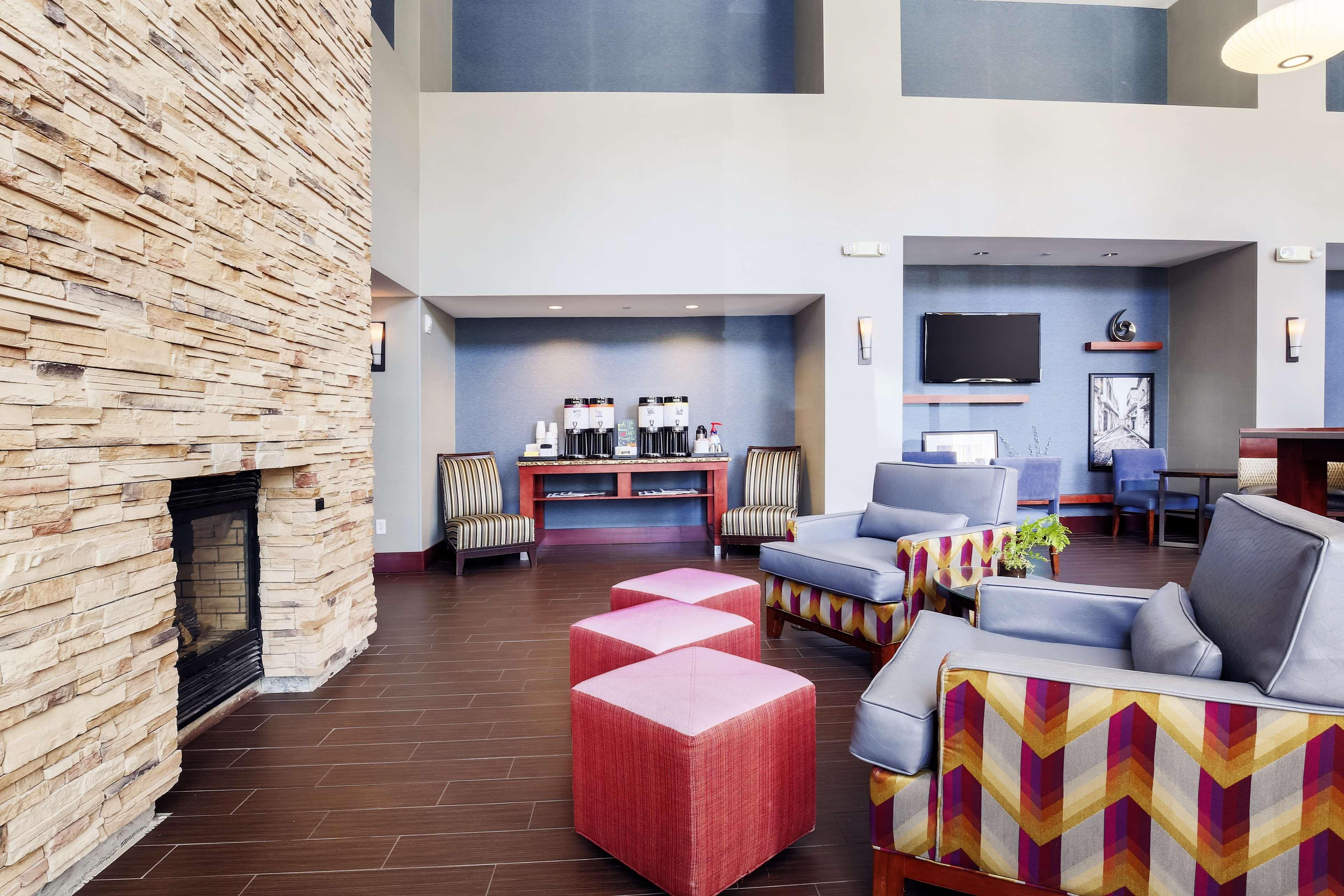 Hampton Inn & Suites Poughkeepsie Spackenkill Bagian luar foto