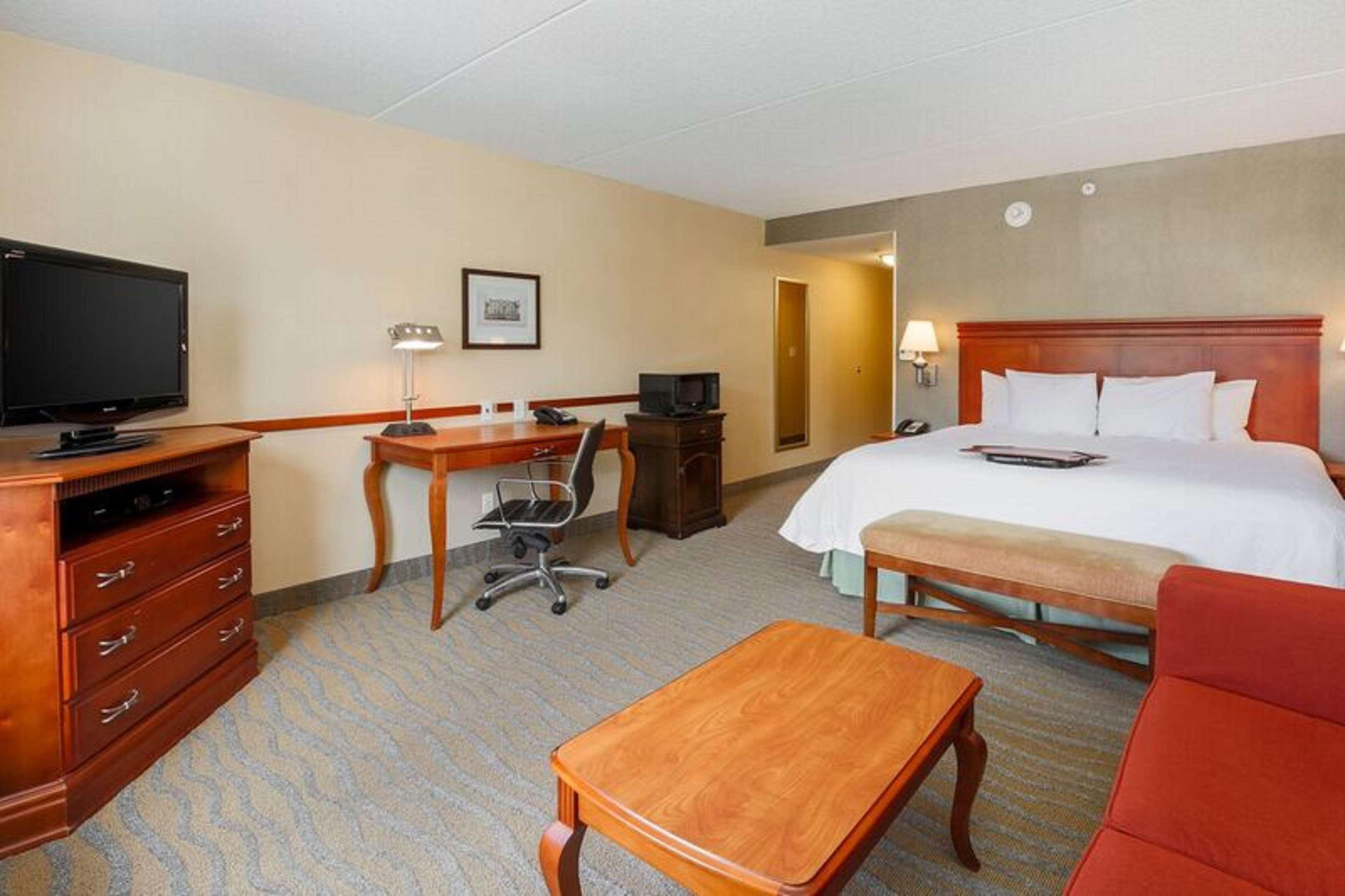 Hampton Inn & Suites Poughkeepsie Spackenkill Bagian luar foto
