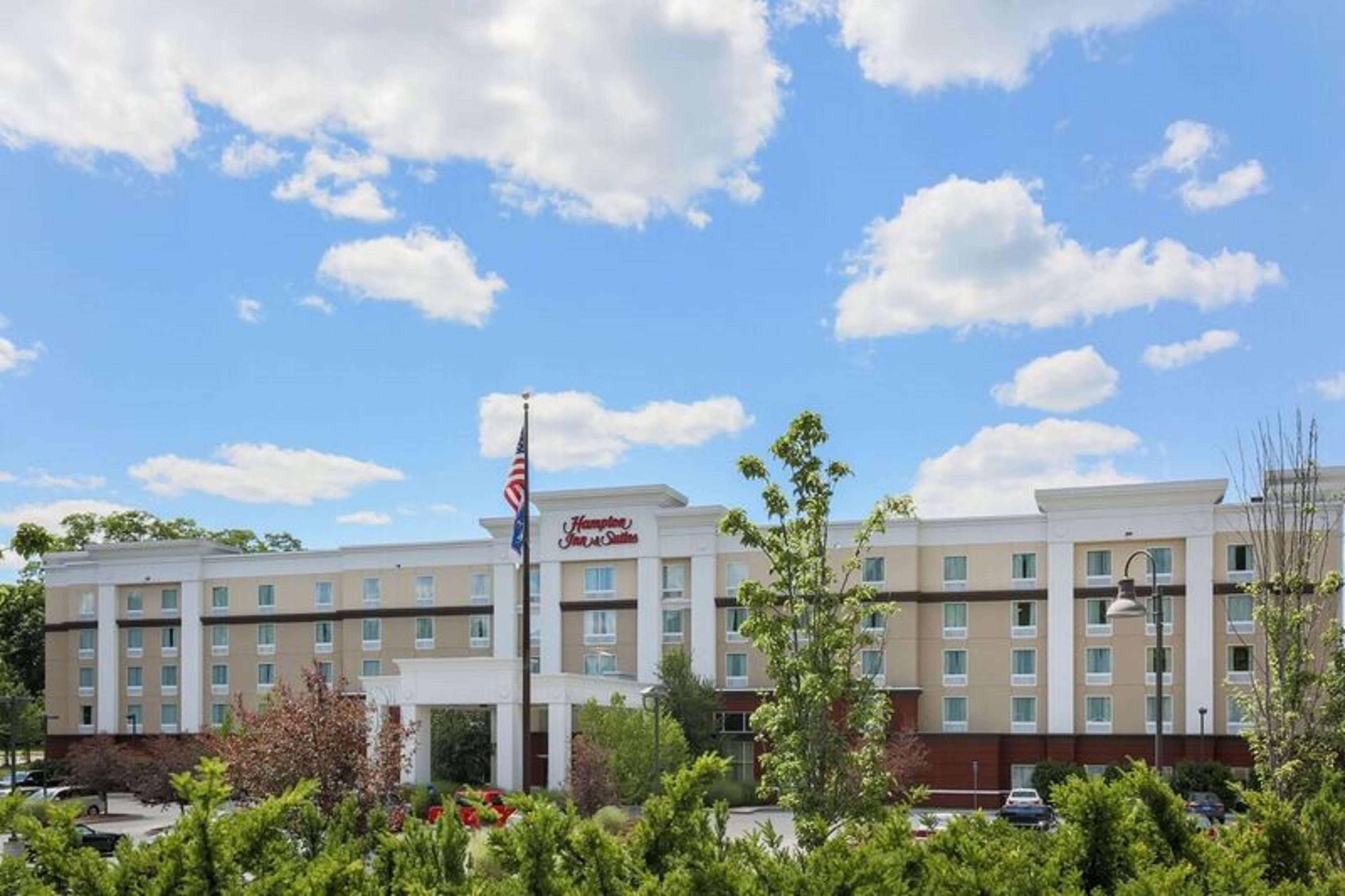Hampton Inn & Suites Poughkeepsie Spackenkill Bagian luar foto