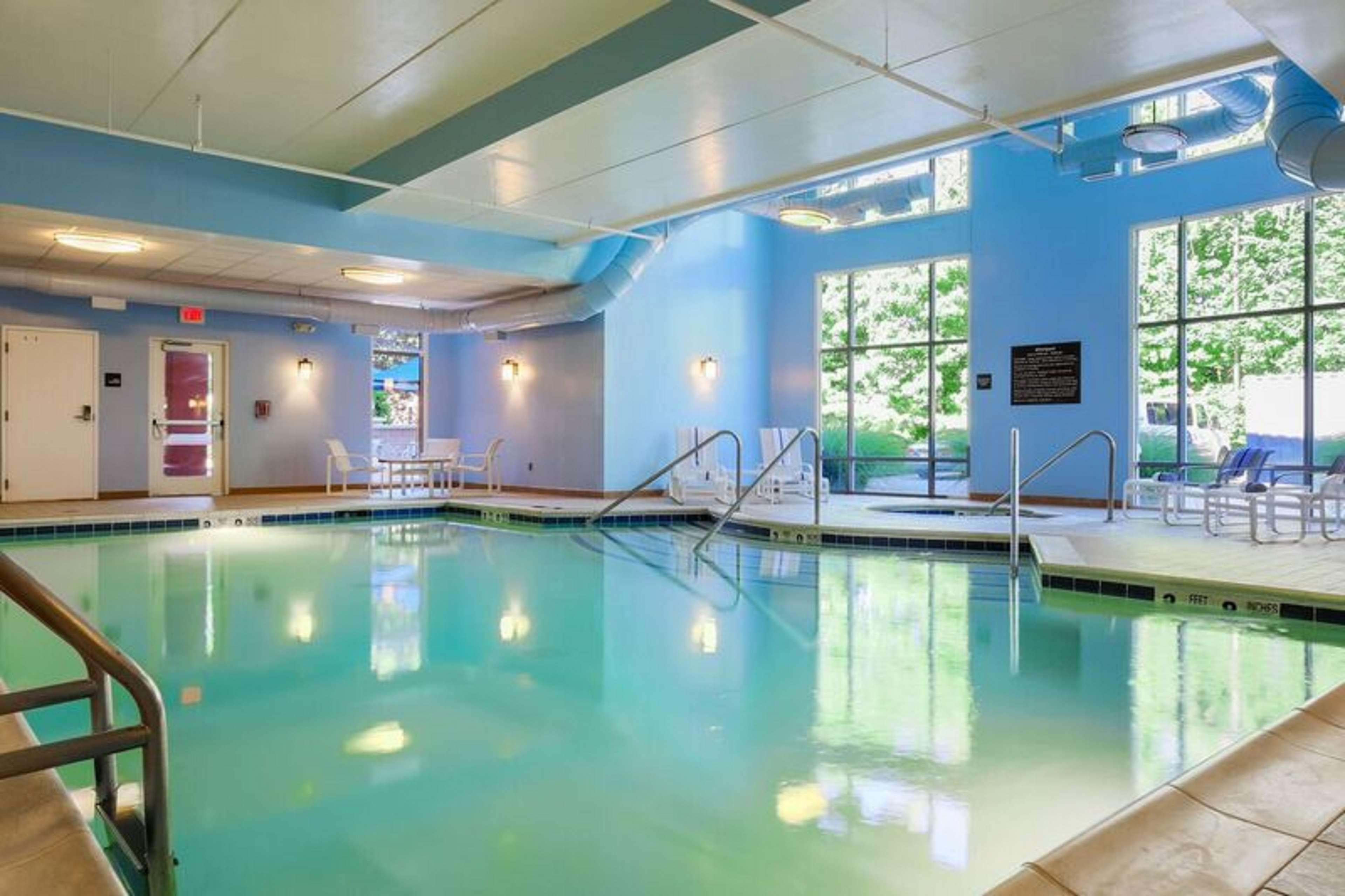 Hampton Inn & Suites Poughkeepsie Spackenkill Bagian luar foto