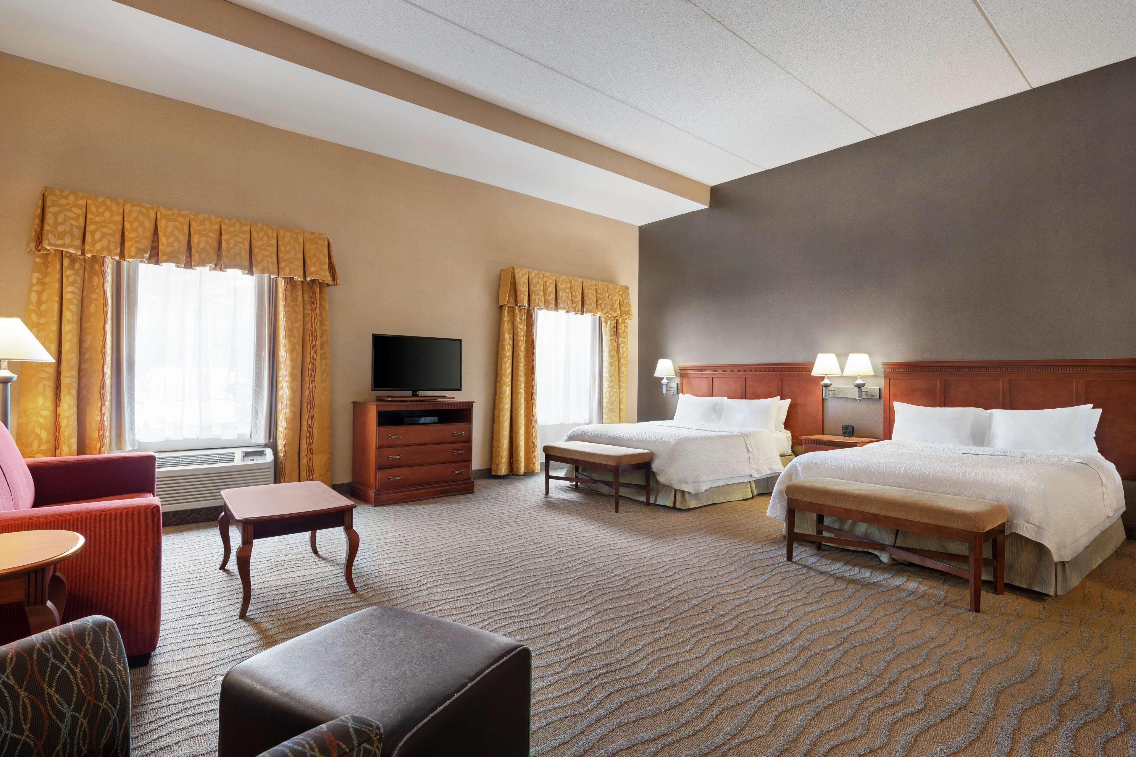 Hampton Inn & Suites Poughkeepsie Spackenkill Bagian luar foto