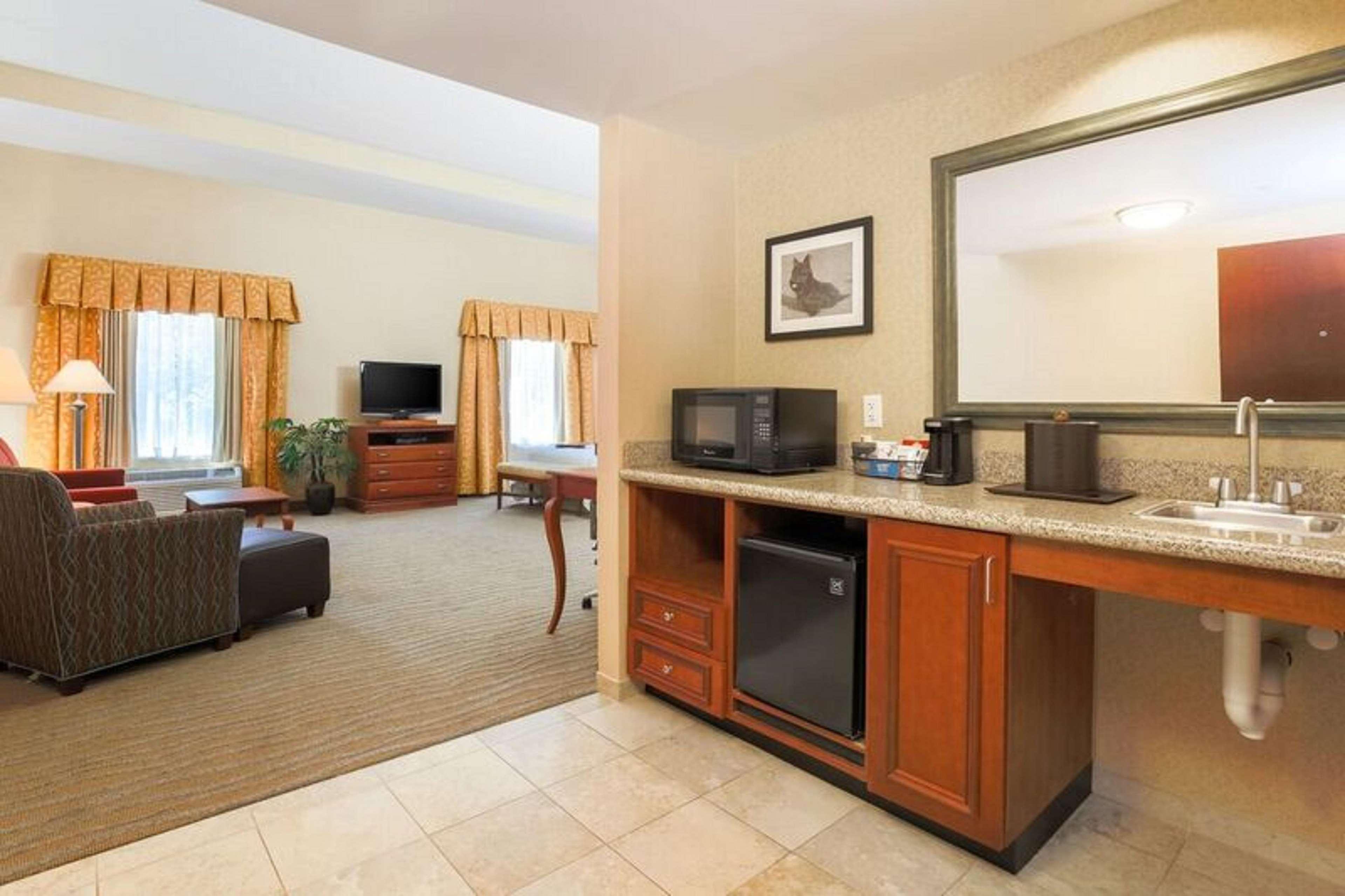 Hampton Inn & Suites Poughkeepsie Spackenkill Bagian luar foto