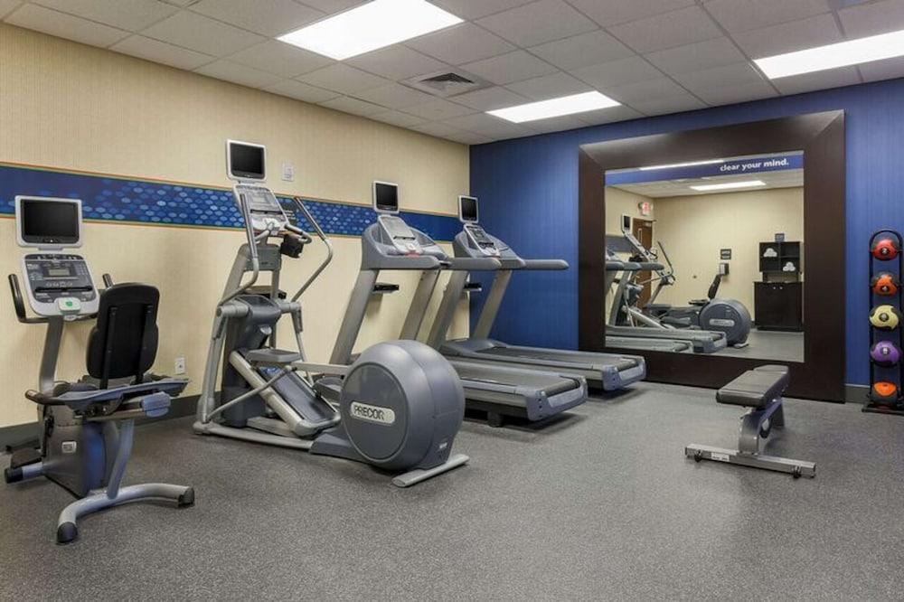Hampton Inn & Suites Poughkeepsie Spackenkill Bagian luar foto