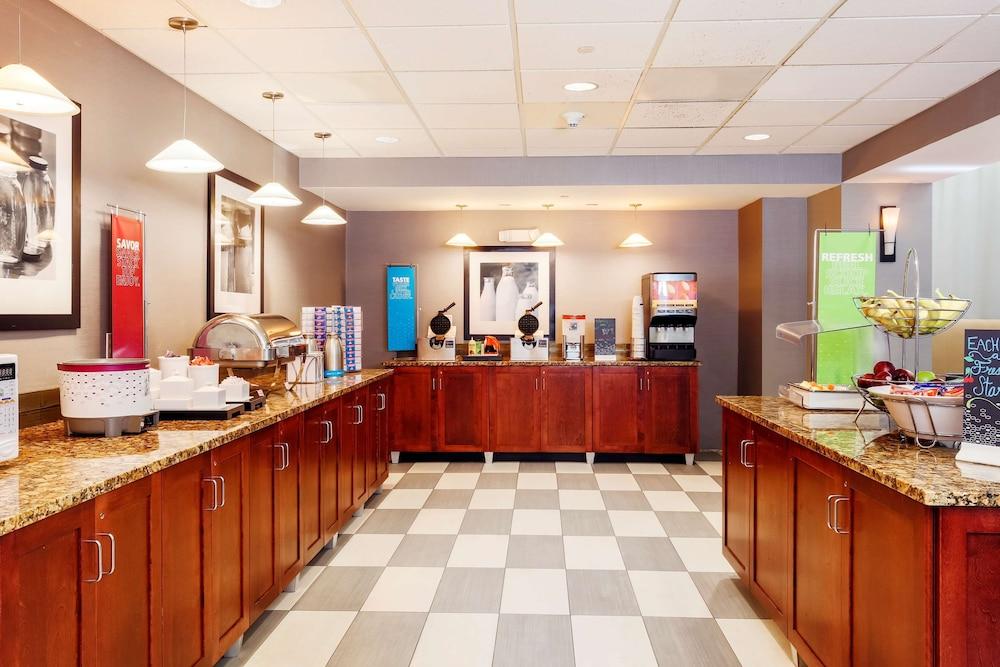 Hampton Inn & Suites Poughkeepsie Spackenkill Bagian luar foto