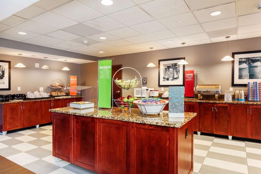 Hampton Inn & Suites Poughkeepsie Spackenkill Bagian luar foto