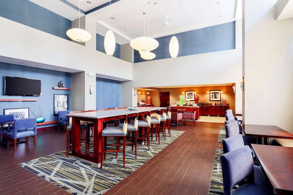 Hampton Inn & Suites Poughkeepsie Spackenkill Bagian luar foto