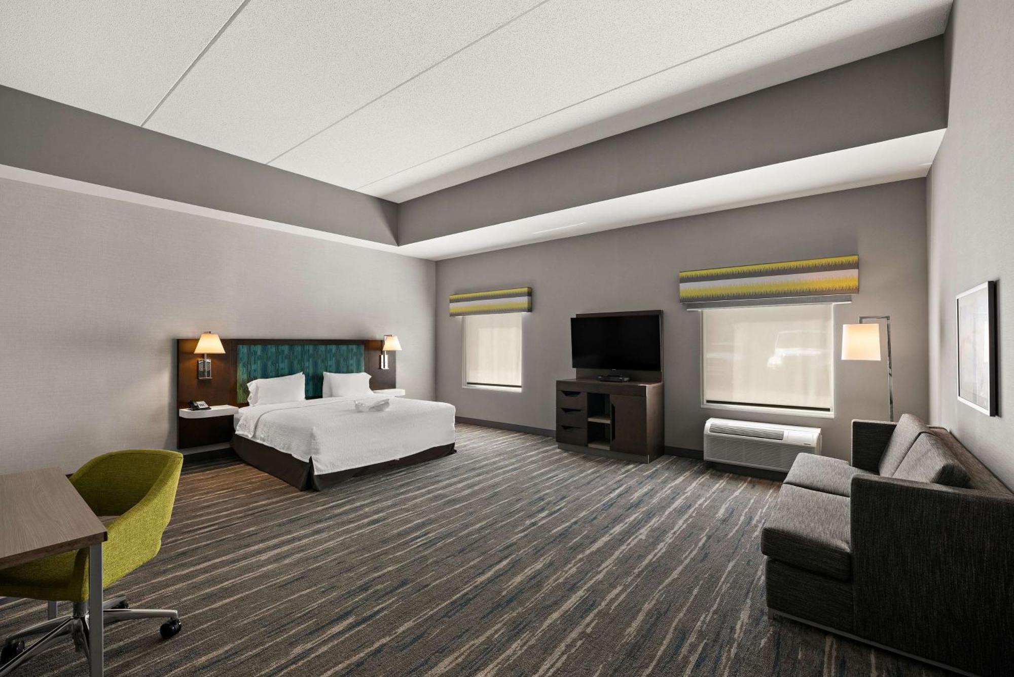 Hampton Inn & Suites Poughkeepsie Spackenkill Bagian luar foto