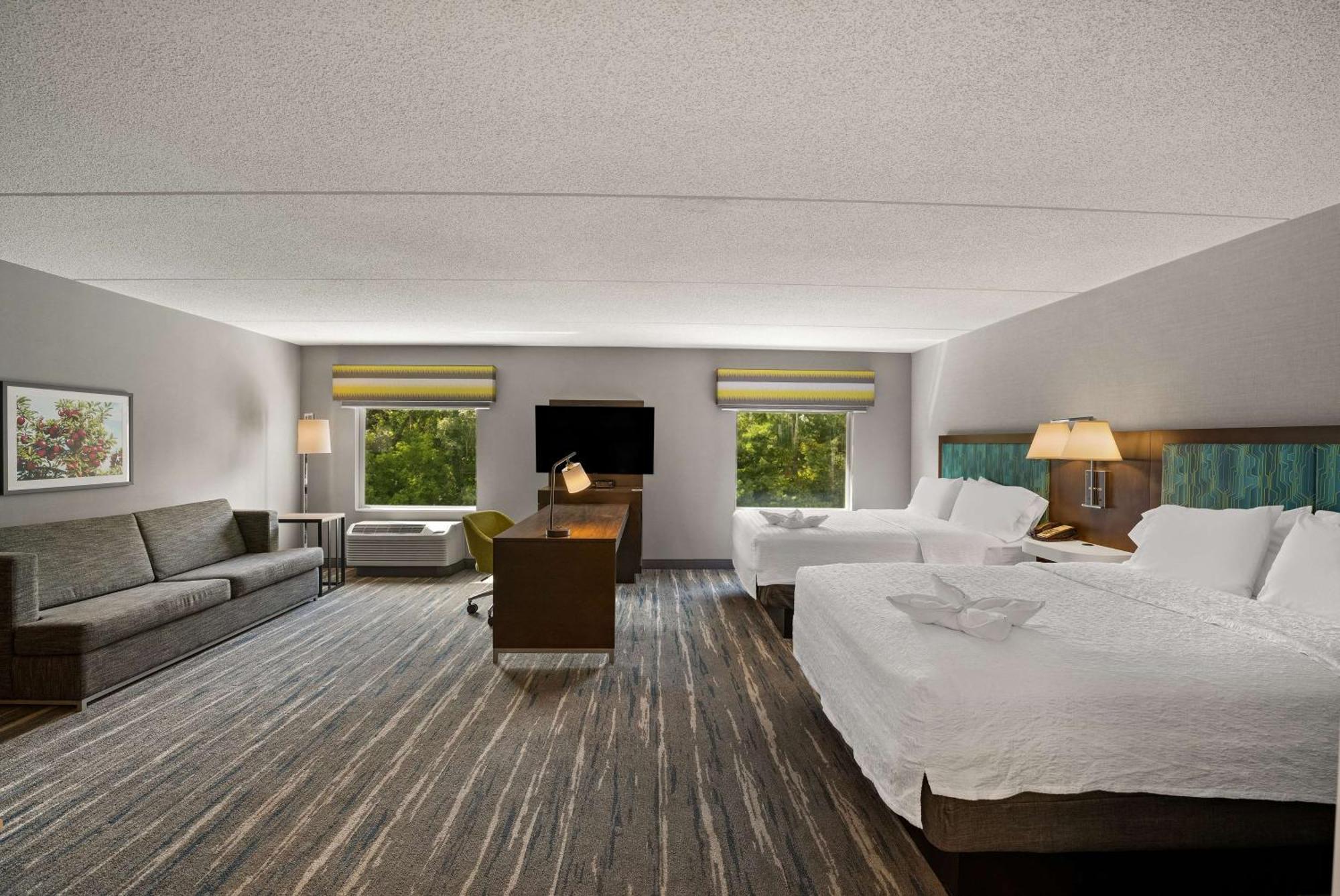 Hampton Inn & Suites Poughkeepsie Spackenkill Bagian luar foto