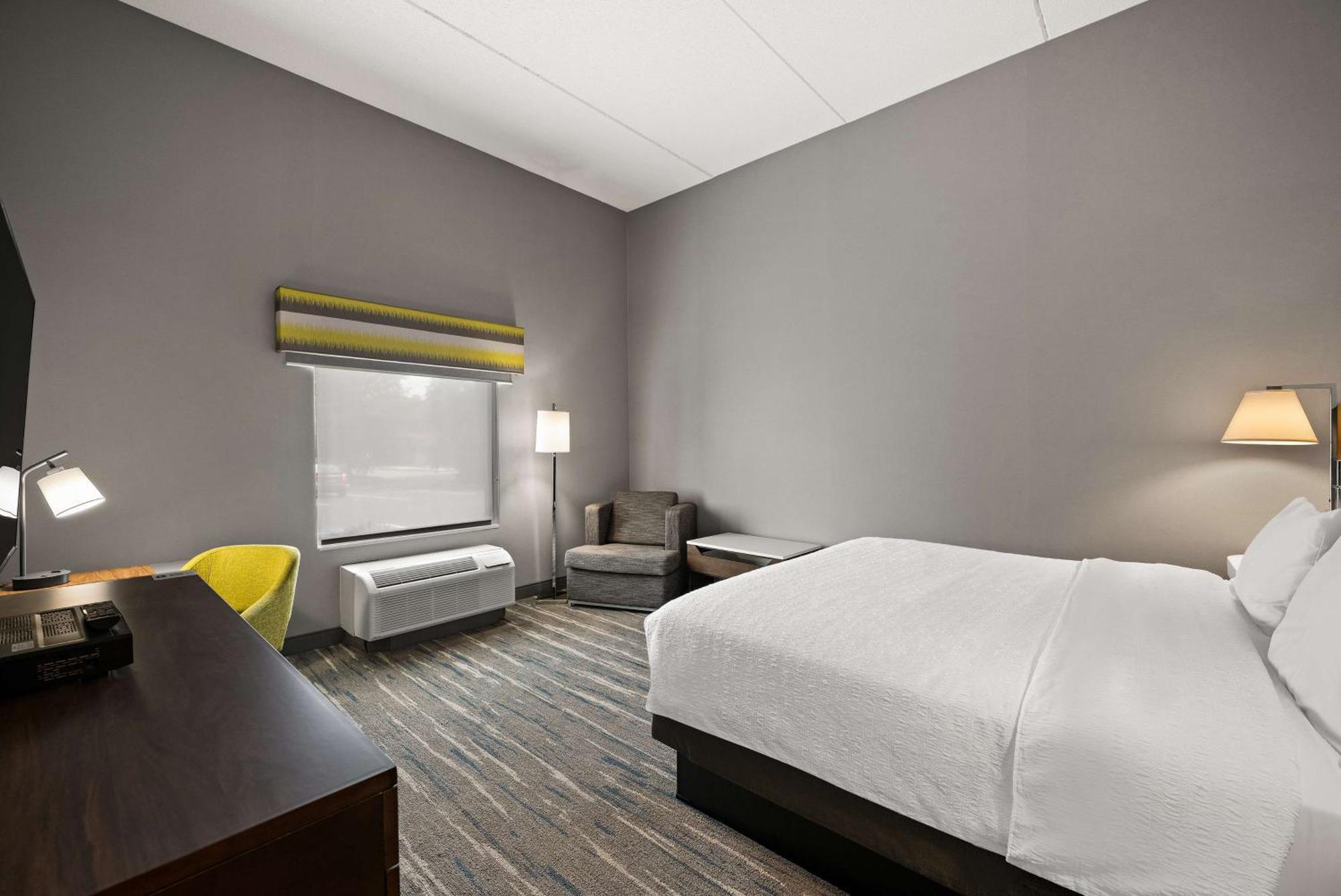 Hampton Inn & Suites Poughkeepsie Spackenkill Bagian luar foto