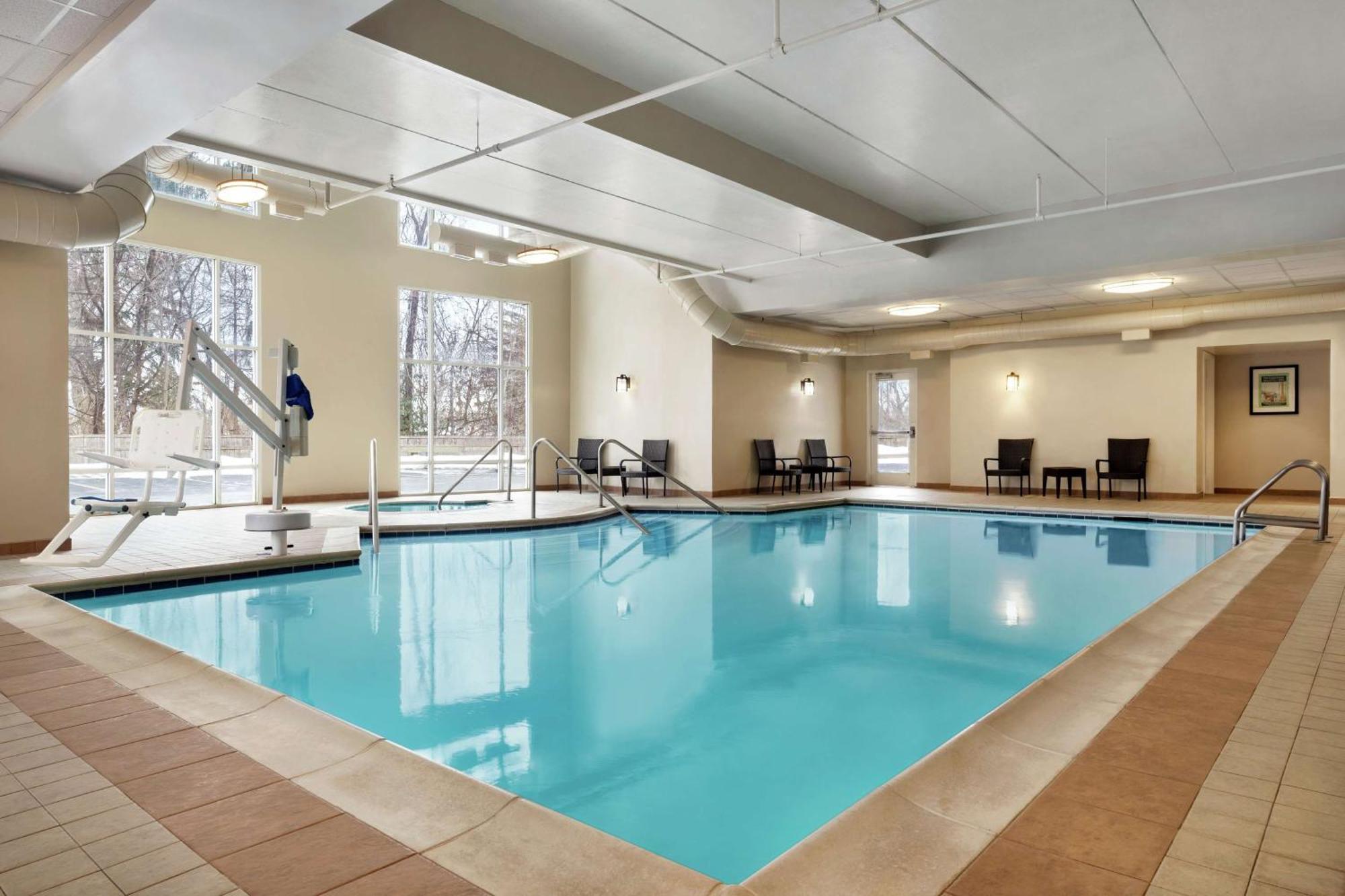 Hampton Inn & Suites Poughkeepsie Spackenkill Bagian luar foto