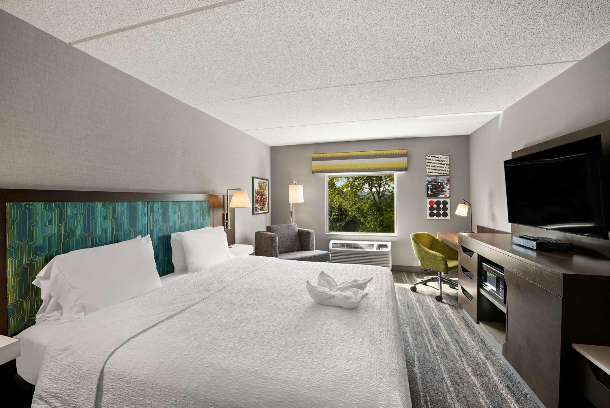 Hampton Inn & Suites Poughkeepsie Spackenkill Bagian luar foto