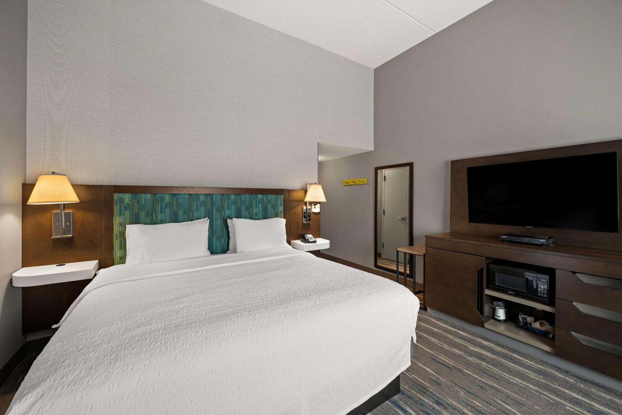 Hampton Inn & Suites Poughkeepsie Spackenkill Bagian luar foto