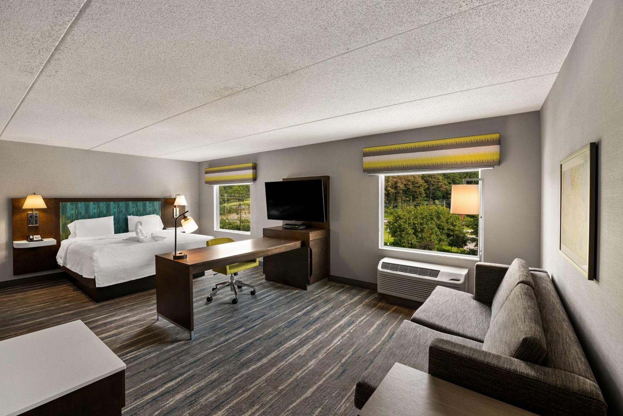Hampton Inn & Suites Poughkeepsie Spackenkill Bagian luar foto