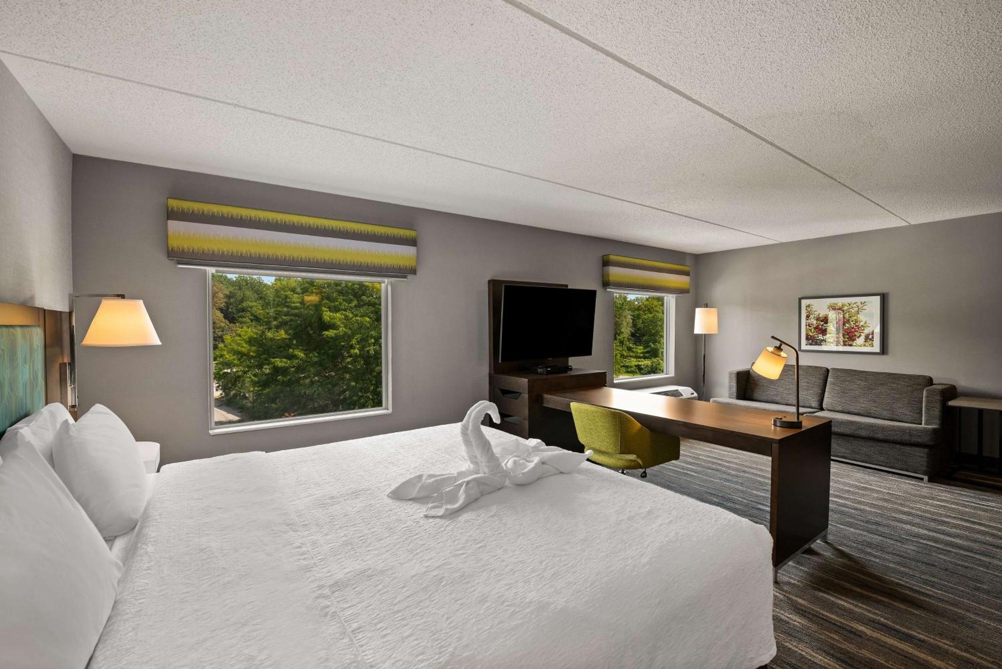 Hampton Inn & Suites Poughkeepsie Spackenkill Bagian luar foto