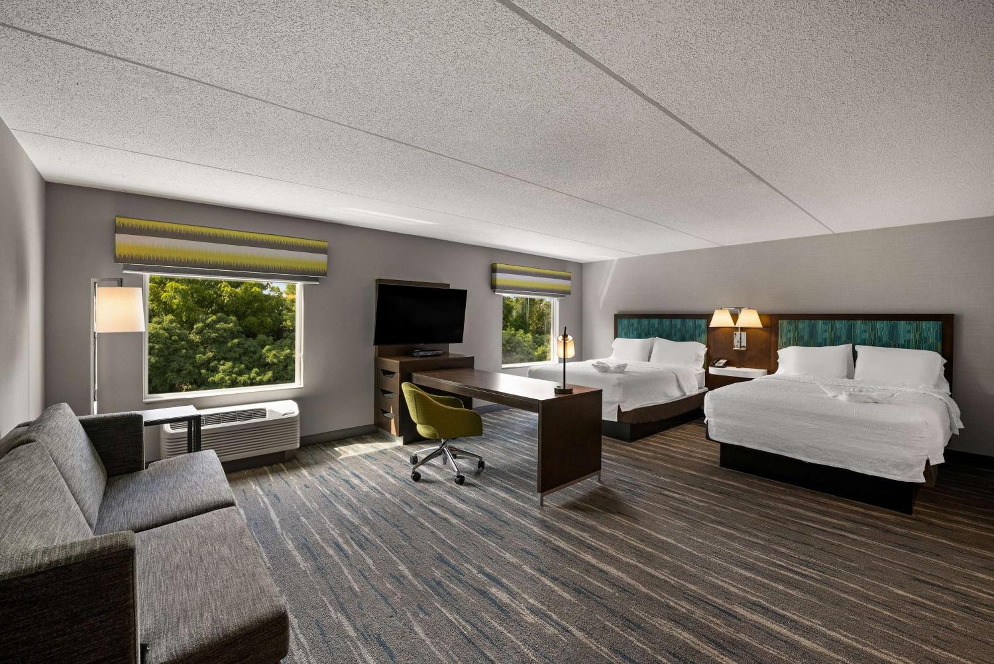Hampton Inn & Suites Poughkeepsie Spackenkill Bagian luar foto
