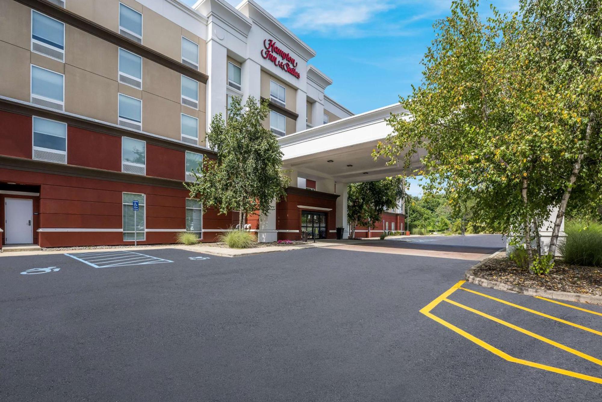 Hampton Inn & Suites Poughkeepsie Spackenkill Bagian luar foto