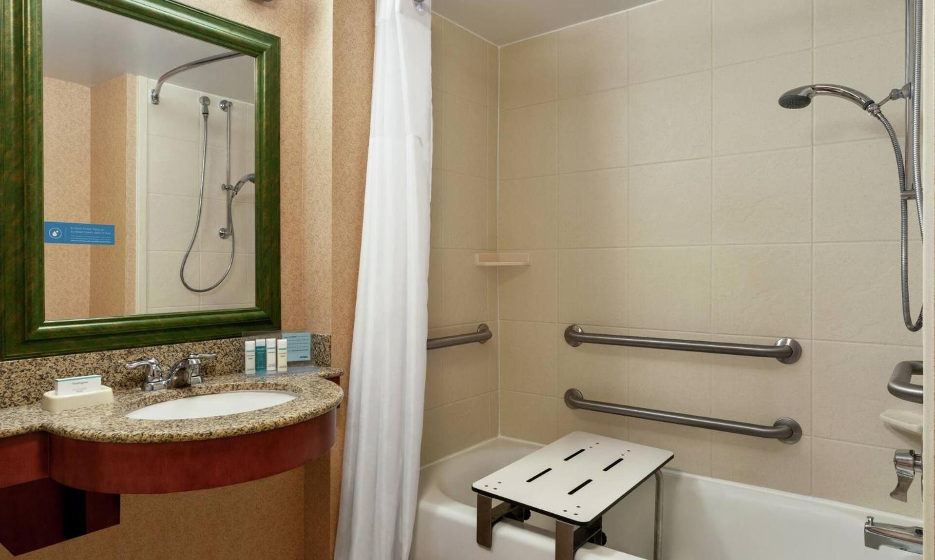 Hampton Inn & Suites Poughkeepsie Spackenkill Bagian luar foto