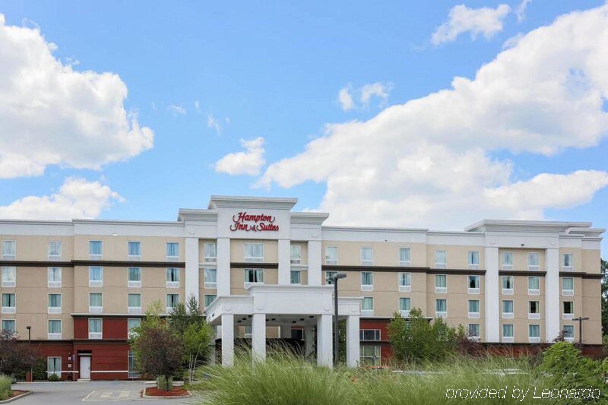 Hampton Inn & Suites Poughkeepsie Spackenkill Bagian luar foto
